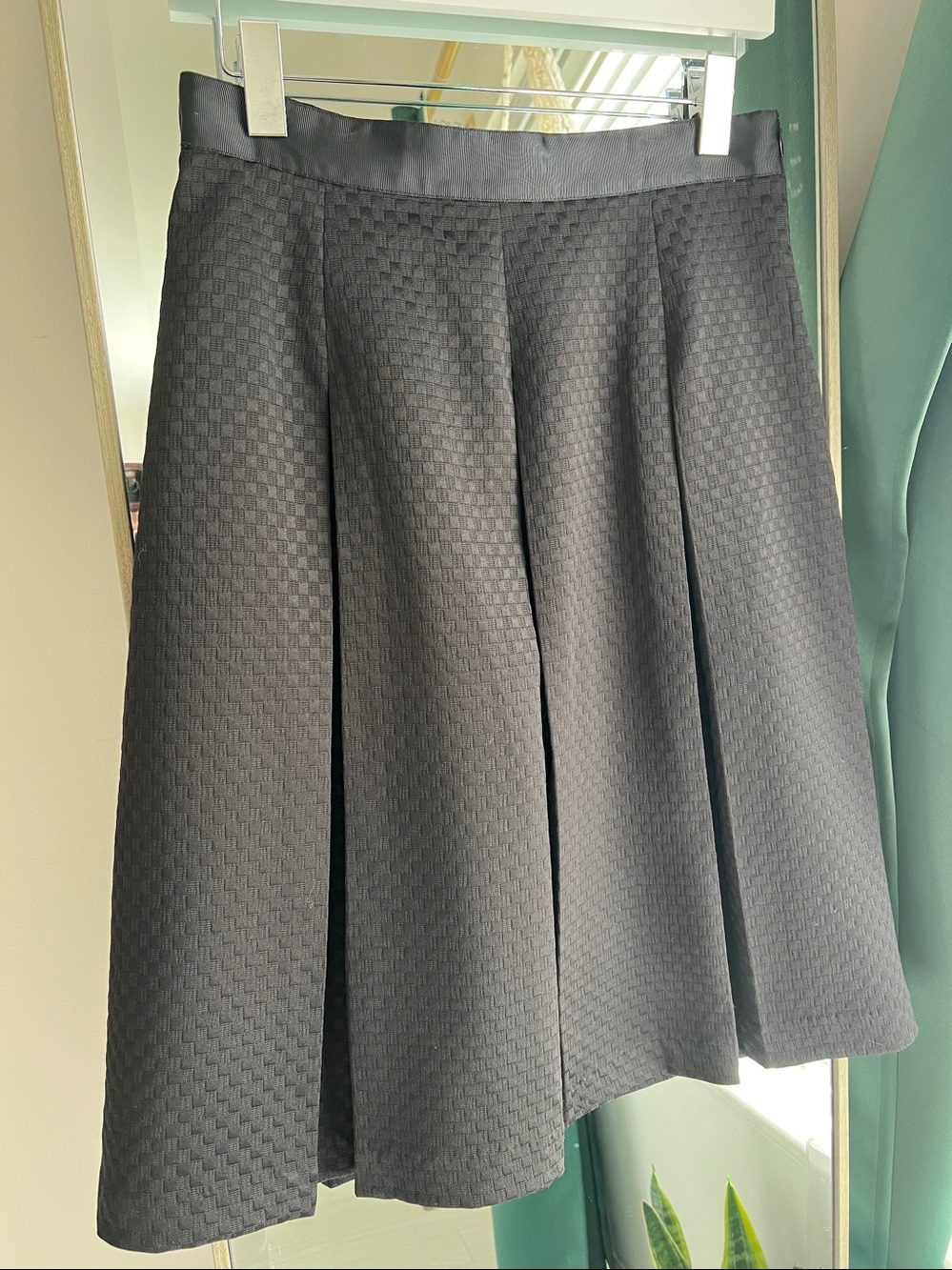 Mario Serrani Pleated Skirt, Size 4